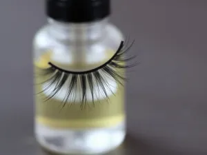 Broda nie rośnie na policzkach? Sprawdź, dlaczego tak się dzieje!